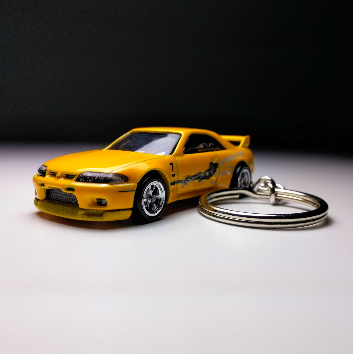 NISSAN SKYLINE GT-R BCNR - R33 - Llavero PREMIUM HW – Rápidos y Furiosos · imagen 3